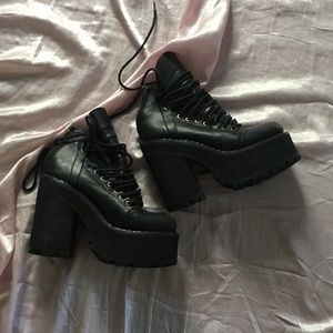 Unif thrash boot in box